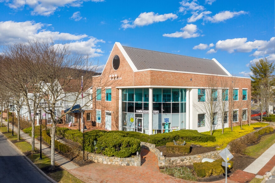 Primary Photo Of Old Ridgefield Rd & Godfrey Place, Wilton Unknown For Lease