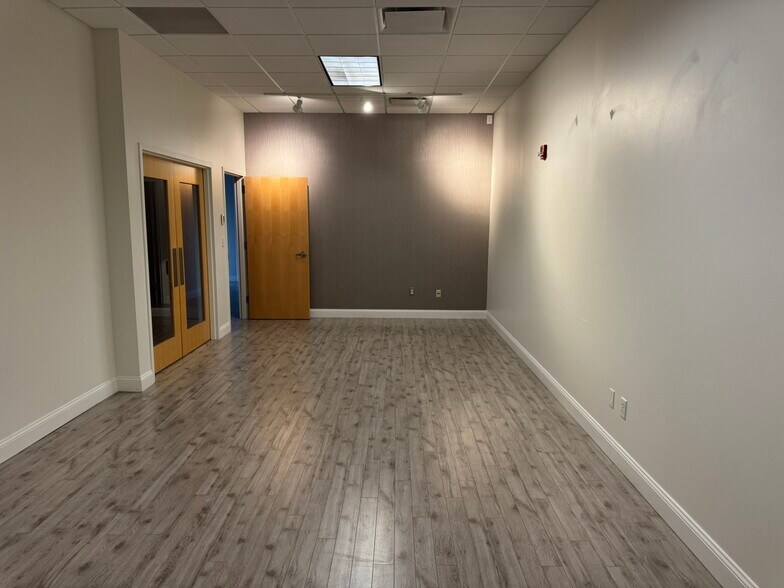 More Photos Of 1045 76th St, West Des Moines Office For Lease