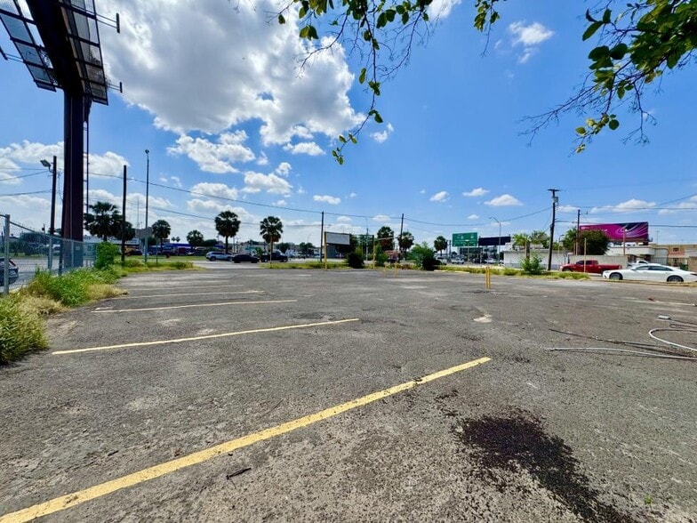 More Photos Of 617 Houston St, Laredo Land For Lease