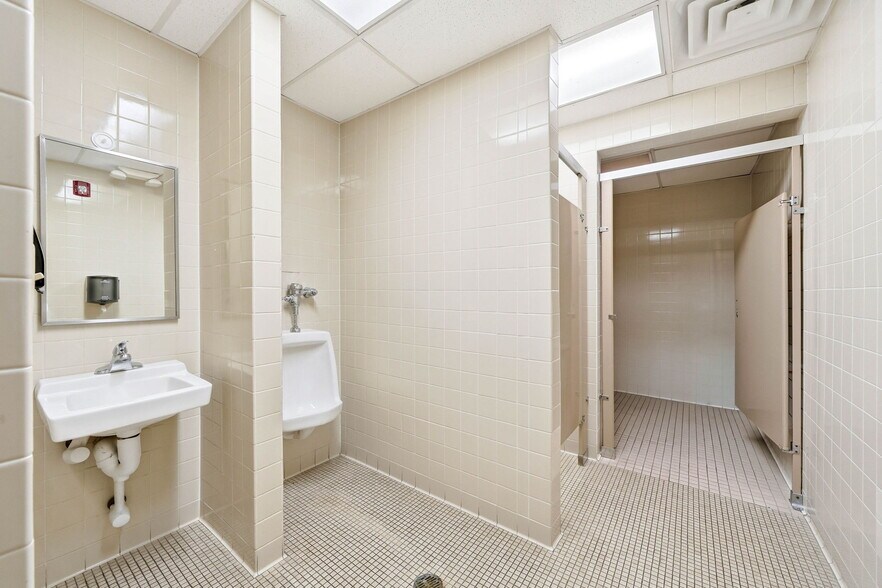 More Photos Of 329 Wesley St, Johnson City Medical For Sale