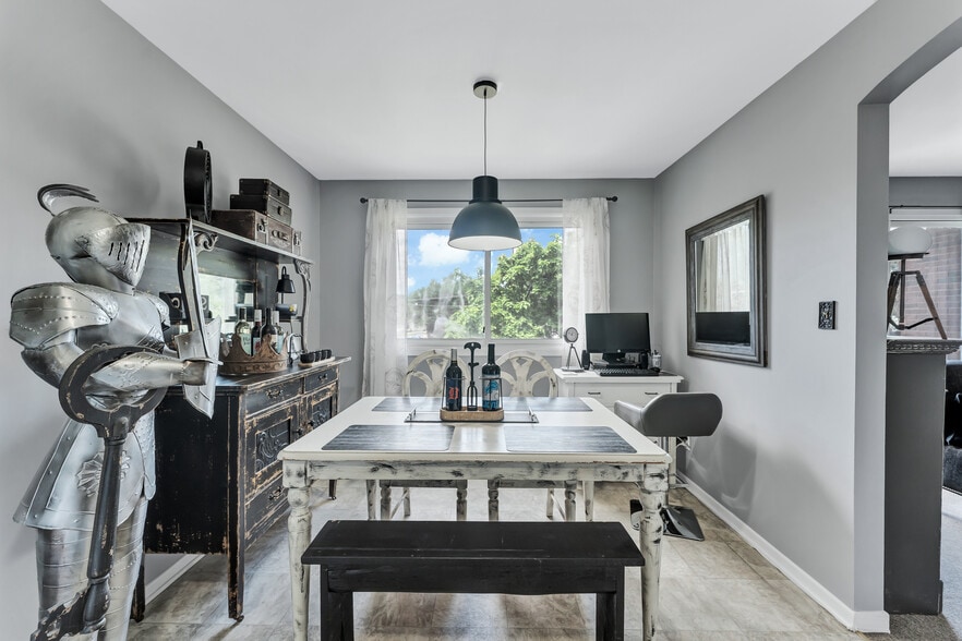 More Photos Of 109 Division St N, Kingsville Apartments For Sale