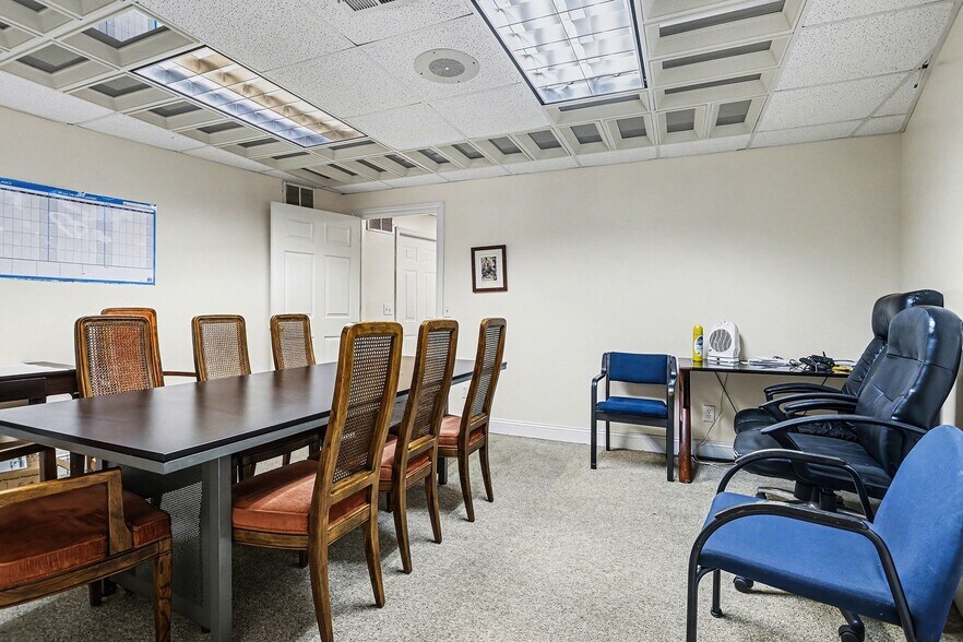 More Photos Of 1240 Pipestone Rd, Benton Harbor Office For Sale