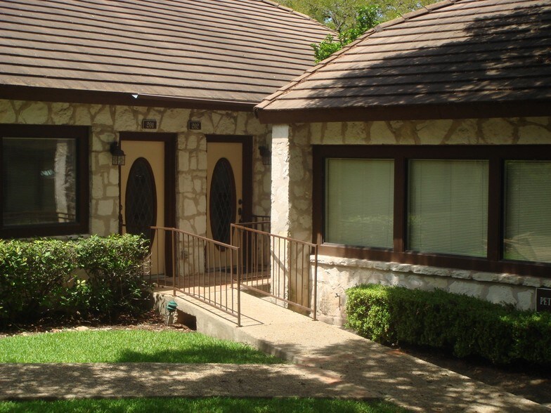 More Photos Of 11107 Wurzbach Rd, San Antonio Medical For Lease