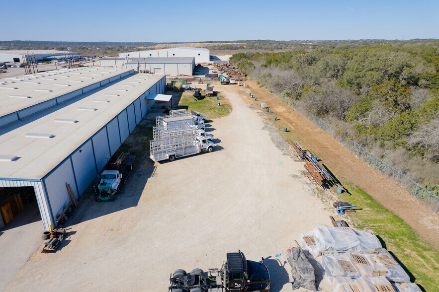 More Photos Of 18740 Goll St, San Antonio Warehouse For Sale