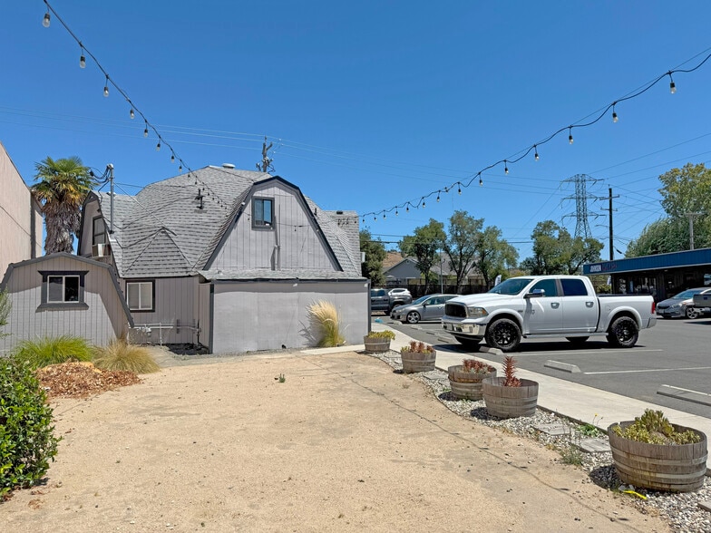 More Photos Of 4735 Old Redwood Hwy, Santa Rosa Warehouse For Lease
