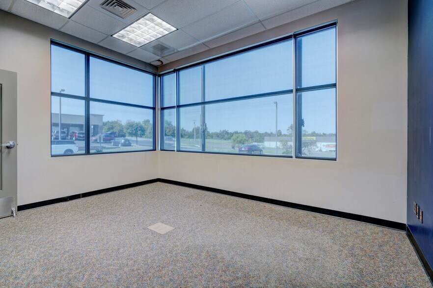 More Photos Of 14900 SE 29th St, Choctaw Bank For Lease