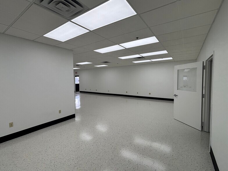 More Photos Of 115 NW 44th St, Oklahoma City Manufacturing For Sale