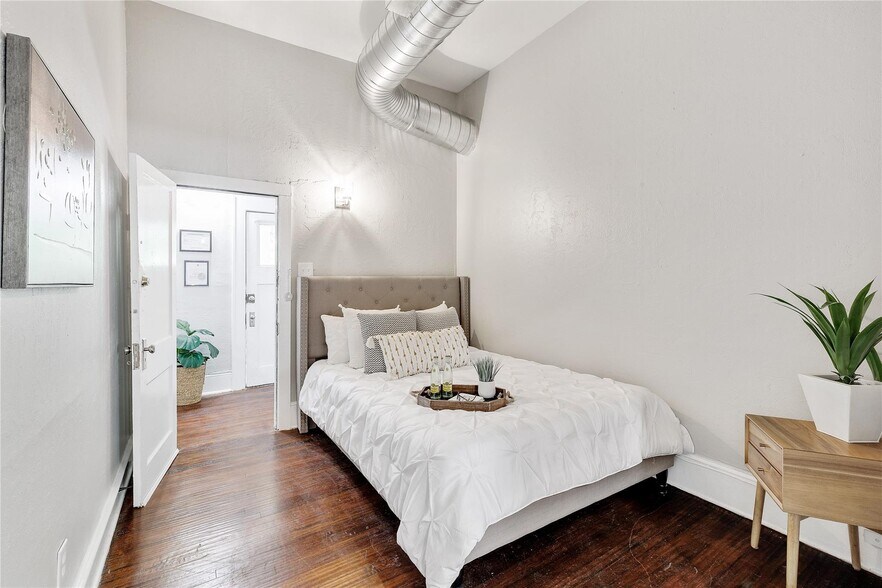 More Photos Of 4630 Junius St, Dallas Multifamily For Sale