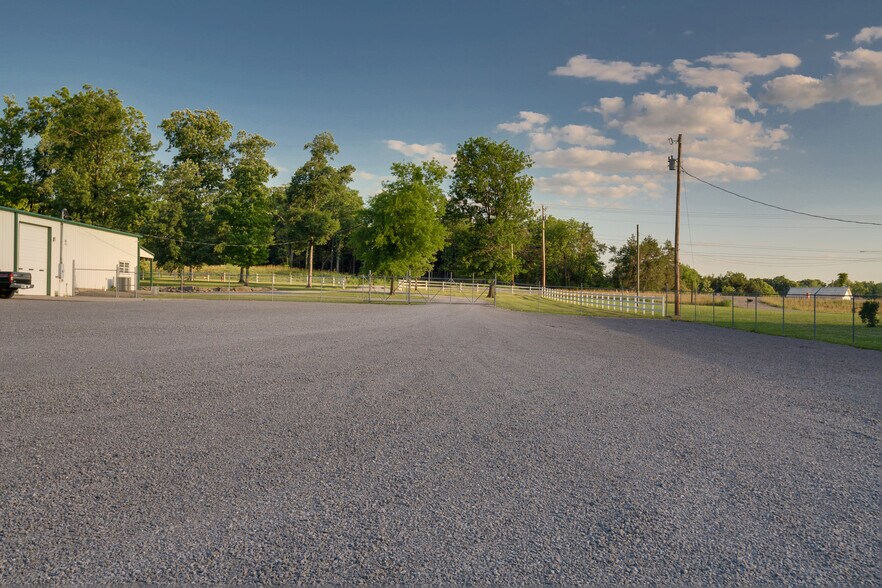 More Photos Of 2533 Highway 41A S, Shelbyville Showroom For Sale