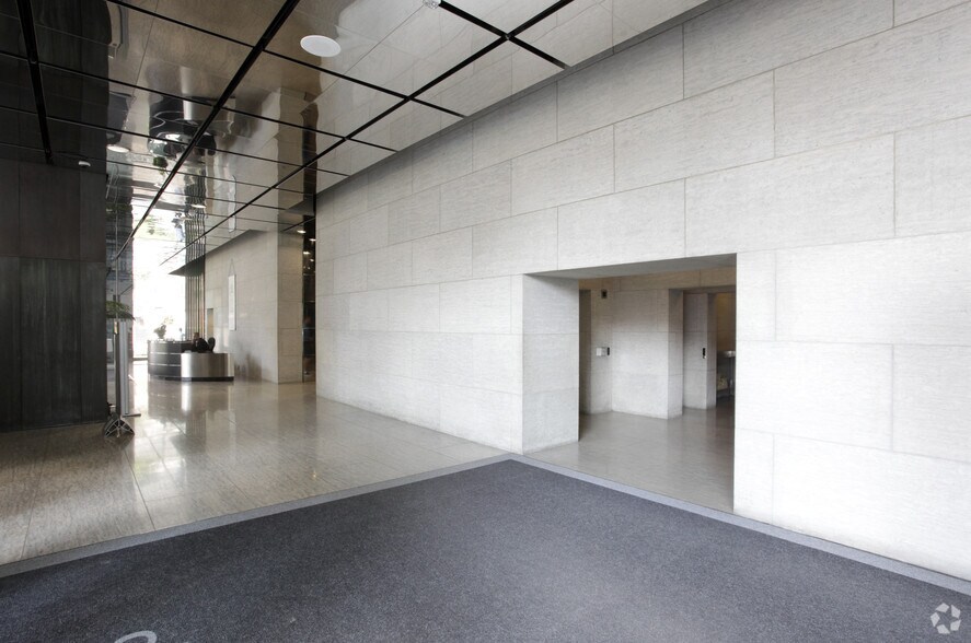 More Photos Of 1 University Ave, Toronto Office For Lease