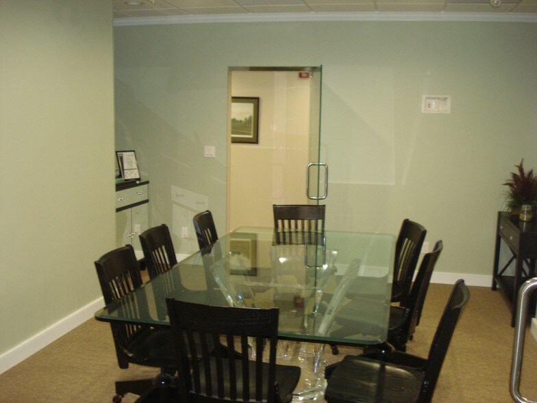 More Photos Of 560 Riverside Dr, Salisbury Medical For Sale