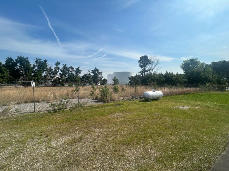 More Photos Of 2034 E Whitehill Rd, Prince George Flex For Sale