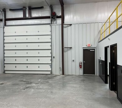 More Photos Of W224S8460 Industrial Drive, Big Bend Flex For Lease