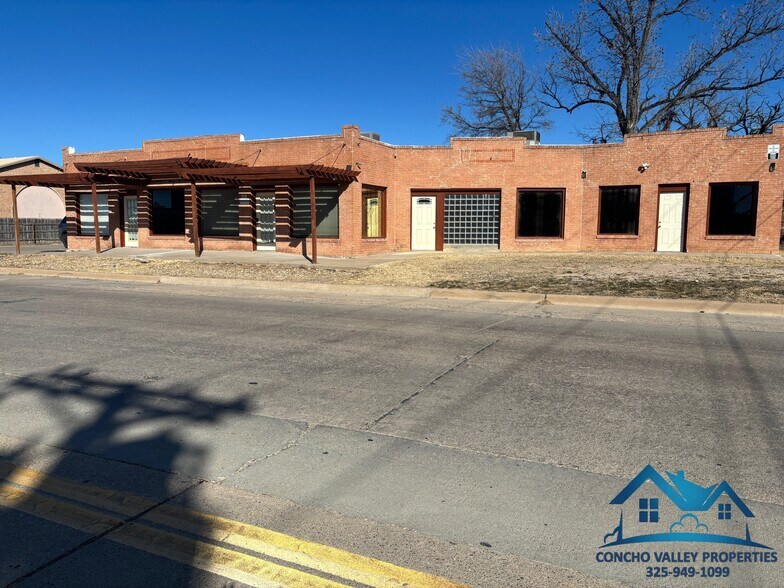 Primary Photo Of 324 E Harris St, San Angelo Medical For Lease