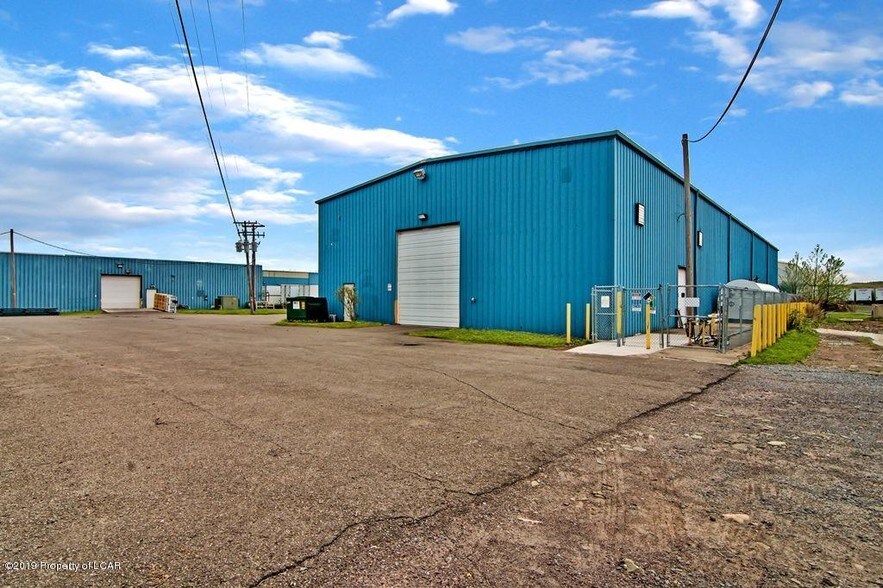 More Photos Of 220 Oak Hill Rd, Mountain Top Distribution For Sale