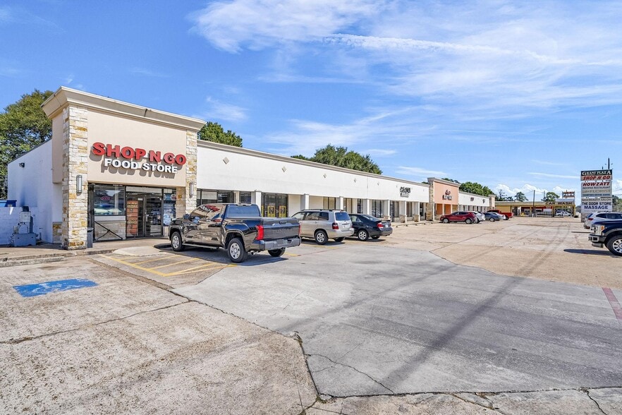 More Photos Of 10706-10728 Grant Rd, Houston Unknown For Lease
