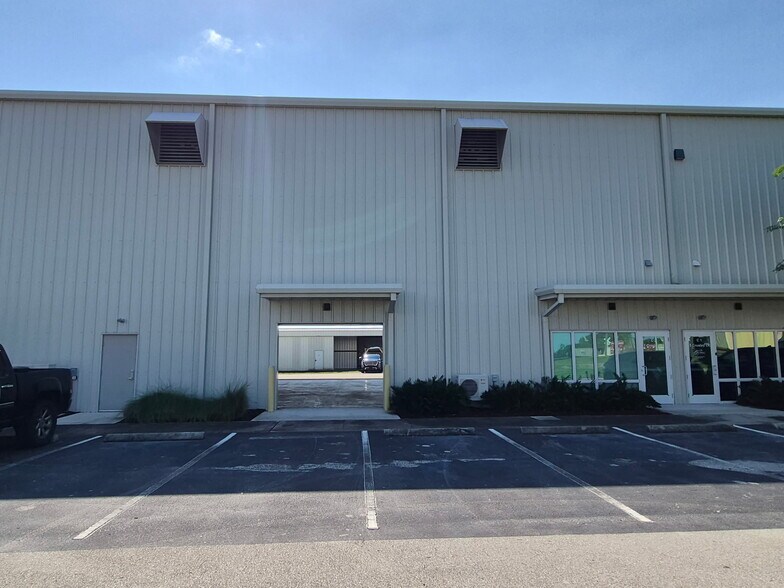 Primary Photo Of 5-13 Crosley Ln, Sebring Airplane Hangar For Lease