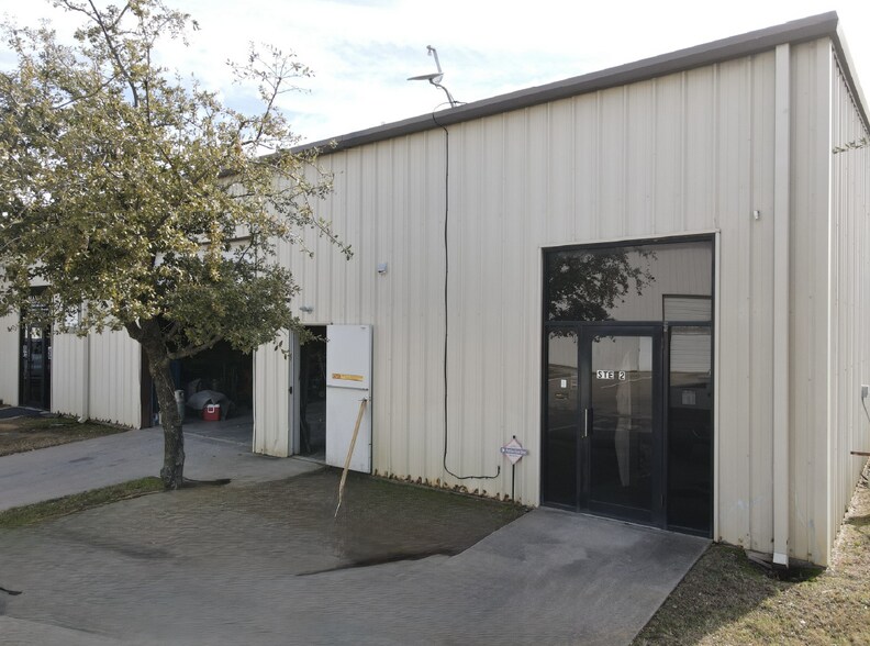 More Photos Of 1210 E Duncan St, Denton Warehouse For Lease