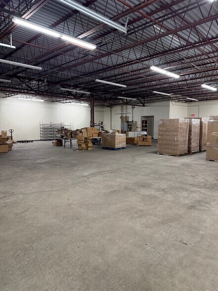 More Photos Of 375 N French Rd, Amherst Light Manufacturing For Lease