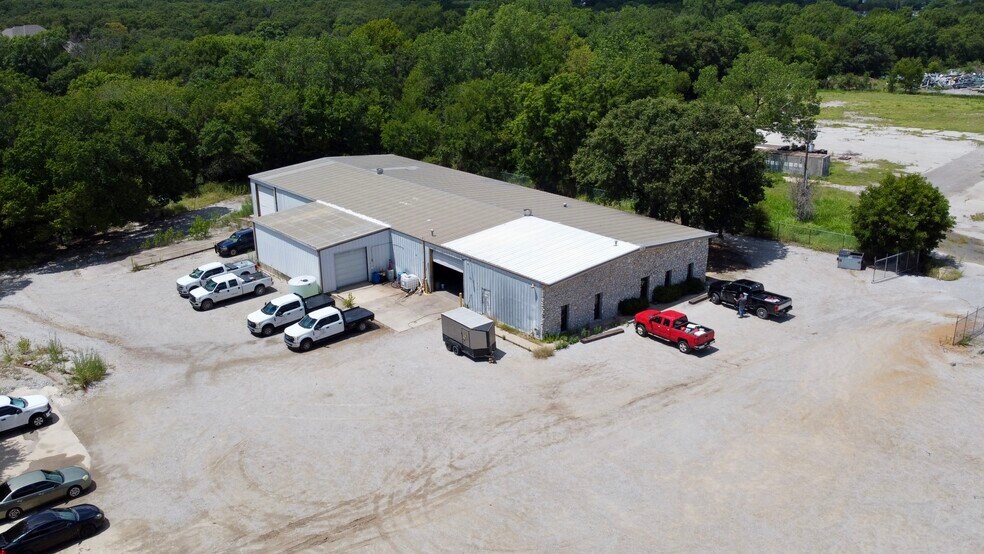 Primary Photo Of 621 Industrial dr, Ardmore Industrial For Lease