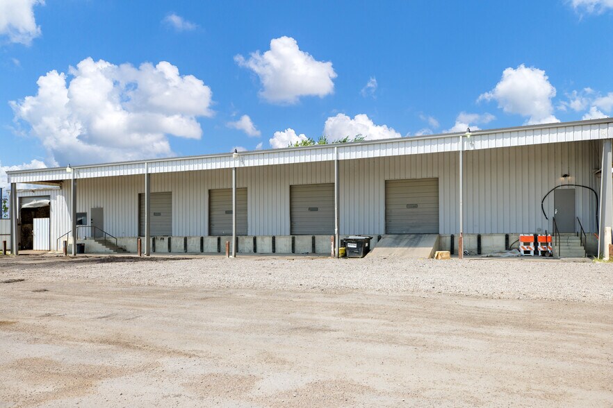 More Photos Of 31 Steel Rd, Wylie Manufacturing For Lease