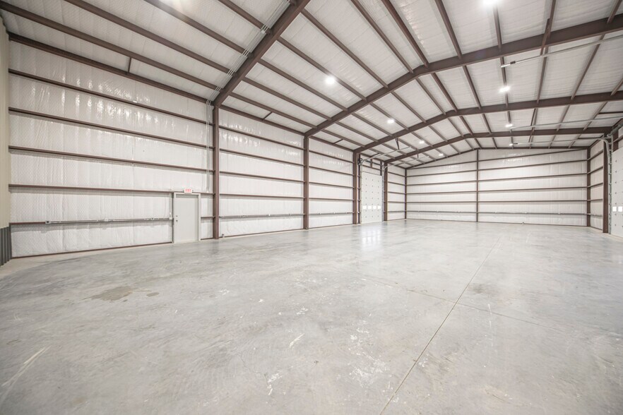 More Photos Of 16571 W Basin S, Odessa Warehouse For Sale