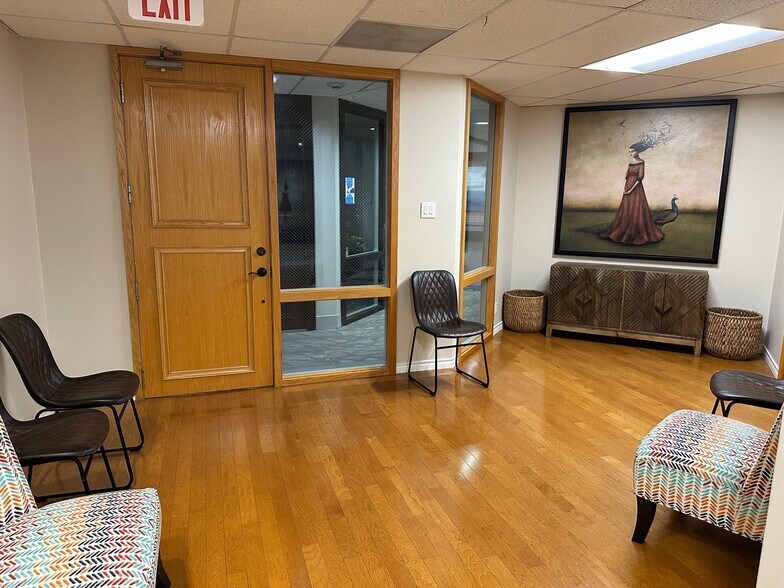 More Photos Of 8330-8350 Meadow Rd, Dallas Office For Sale