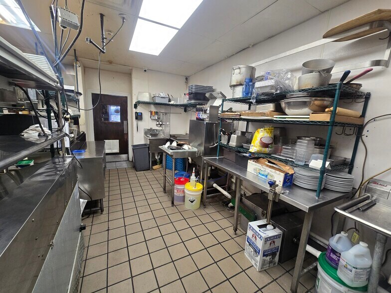 More Photos Of 48 School St, Lincoln Restaurant For Sale