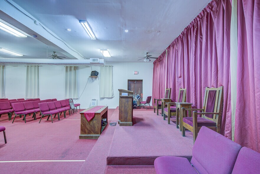 More Photos Of 139 Amboy St, Brooklyn Religious Facility For Lease