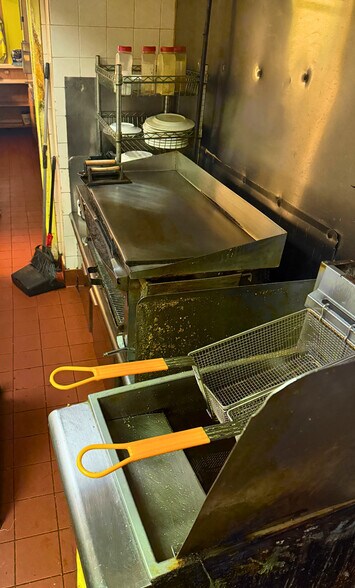 More Photos Of 2783 3rd Ave, Bronx Storefront Retail Office For Lease