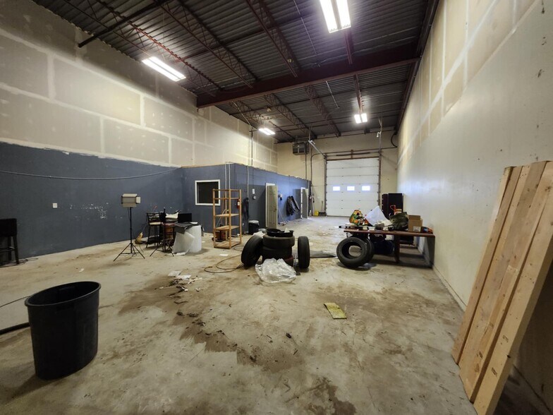 More Photos Of 9742 54 Av NW, Edmonton Showroom For Lease