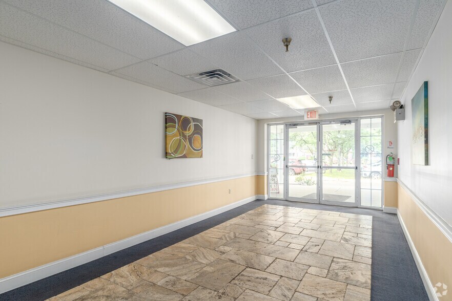 More Photos Of 190 N Evergreen Ave, Woodbury Office For Lease