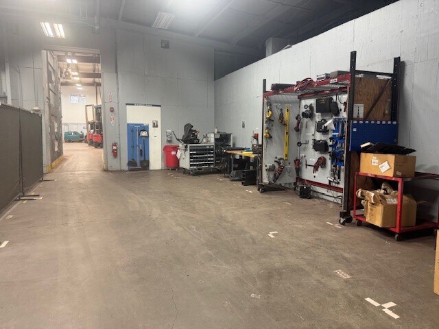 More Photos Of 2304 River Rd, Piedmont Manufacturing For Lease
