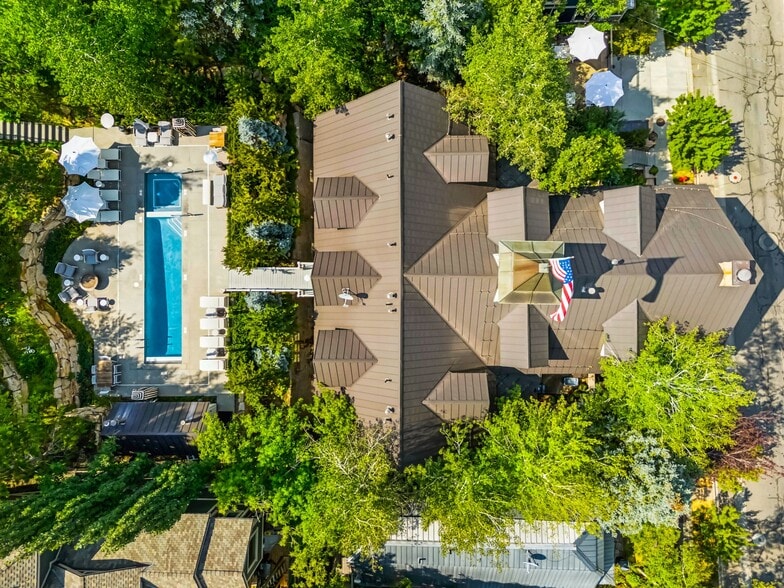 More Photos Of 543 Park Ave, Park City Hotel For Sale