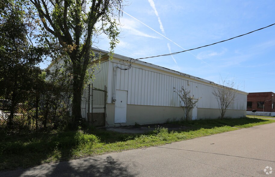 More Photos Of 555 E 3rd St, Jacksonville Warehouse For Lease