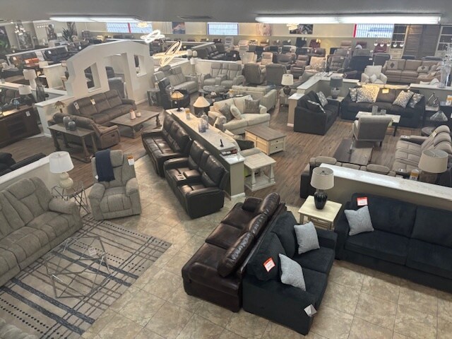 More Photos Of 620 Chester Ave, Bakersfield Showroom For Lease