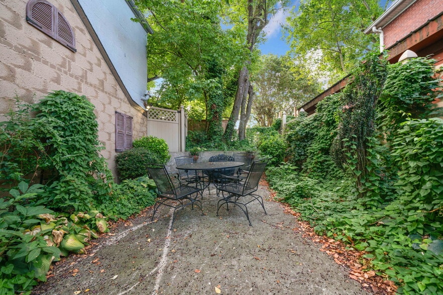 More Photos Of 108 N Main St, Ellijay Storefront Retail Residential For Sale