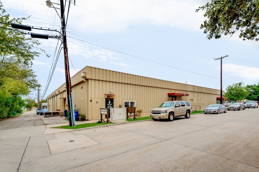 More Photos Of 101 E Lamar St, McKinney Unknown For Lease