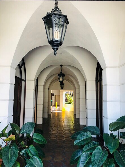 More Photos Of 440 Royal Palm Way, Palm Beach Office For Lease