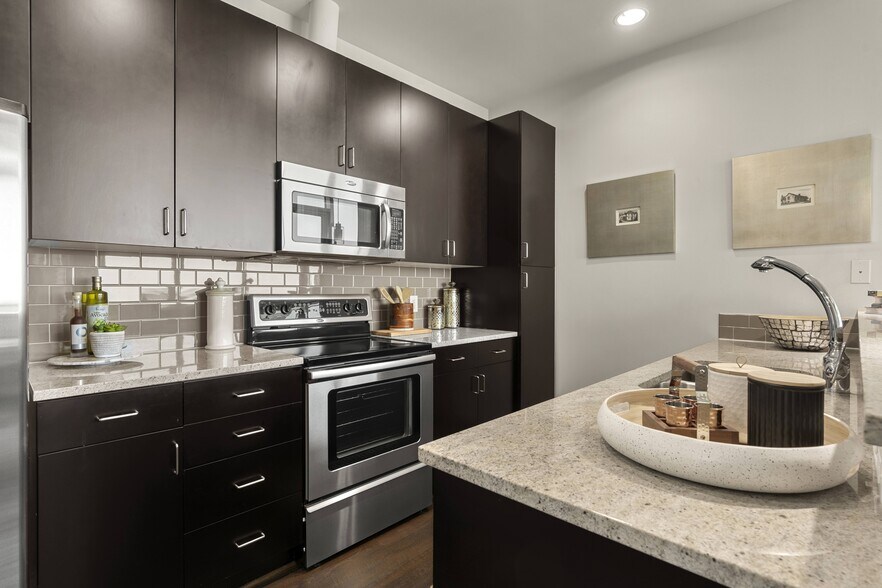 More Photos Of 5927 Almeda Rd, Houston Apartments For Lease