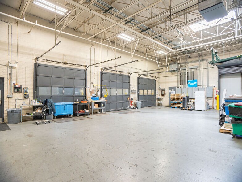 More Photos Of 2733 W Harrison St, Chicago Warehouse For Sale