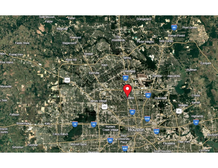 More Photos Of 9418 N Freeway, Houston Self Storage For Lease