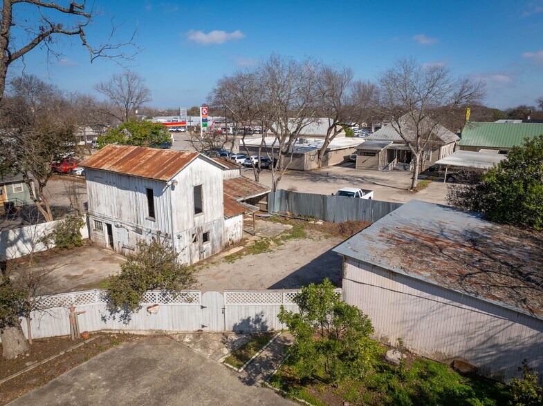 More Photos Of 633 S Castell Ave, New Braunfels Office Residential For Sale