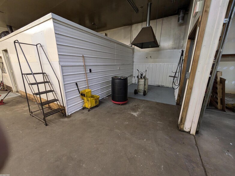More Photos Of 35850 Utica Rd, Clinton Township General Retail For Sale