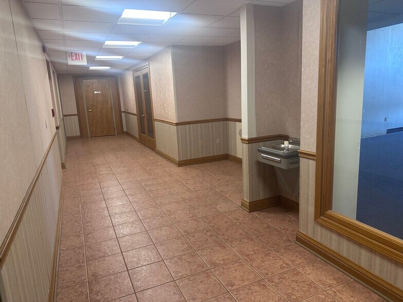 More Photos Of 2501 Chatham Rd, Springfield Office For Lease