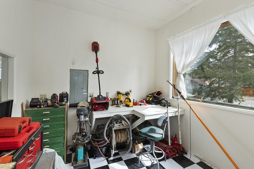 More Photos Of 39128 N Shore Dr, Fawnskin Specialty For Sale