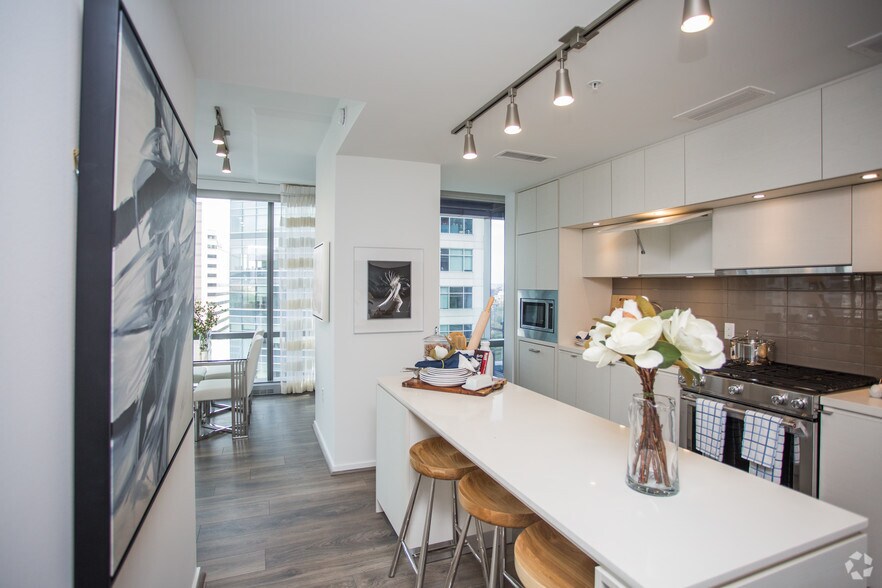 More Photos Of 1800 N Lynn St, Arlington Apartments For Lease