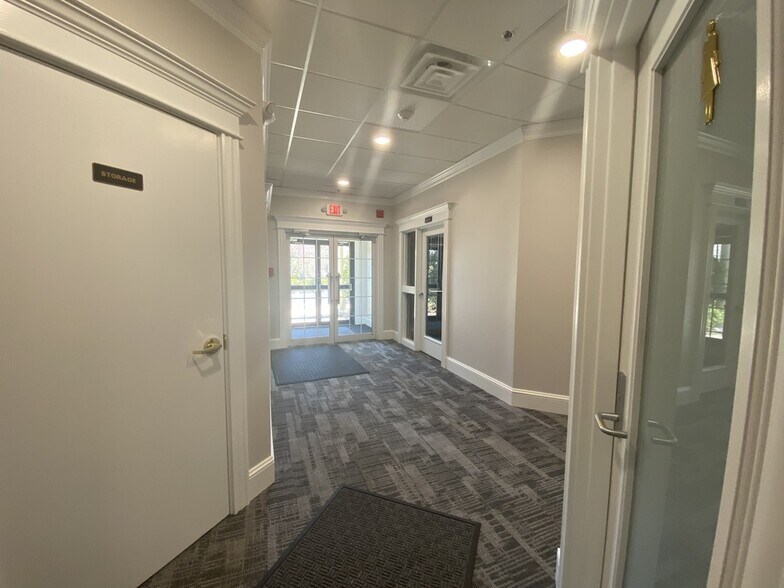 More Photos Of 231 Chief Justice Cushing Hwy, Cohasset Office For Lease