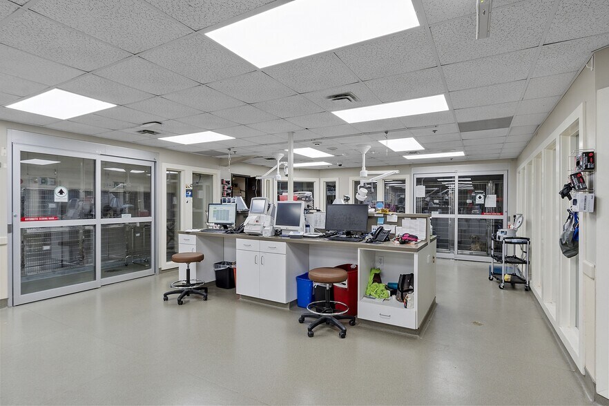 More Photos Of 180 Bear Hill Rd, Waltham Medical For Lease