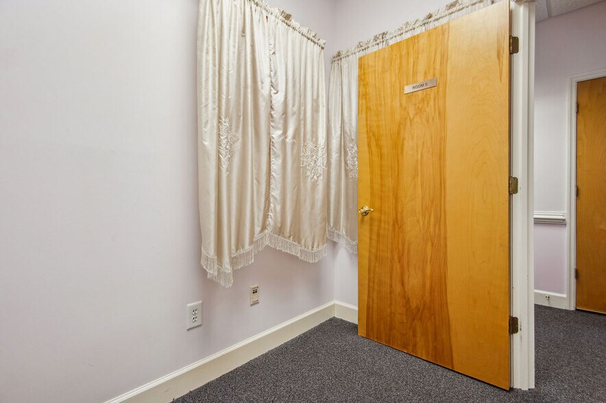 More Photos Of 43 Office Park Dr, Jacksonville Medical For Lease